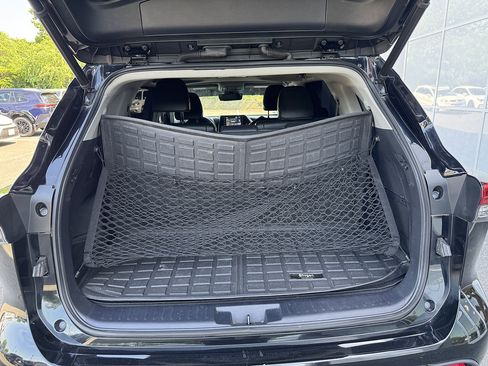Used 2022 Toyota Highlander XLE AWD/4WD image 10