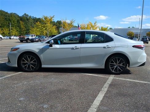 Used 2023 Toyota Camry XLE image 7