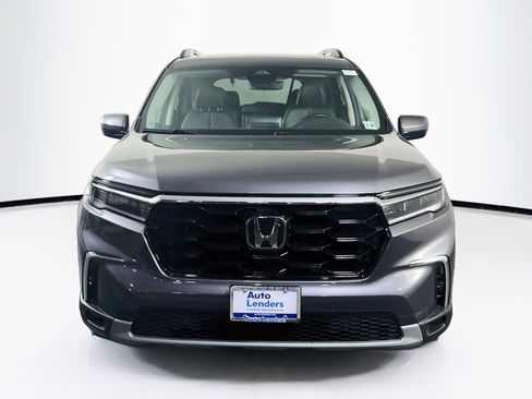Used 2023 Honda Pilot Touring image 2