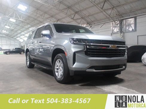 Used 2024 Chevrolet Suburban LT RWD image 8