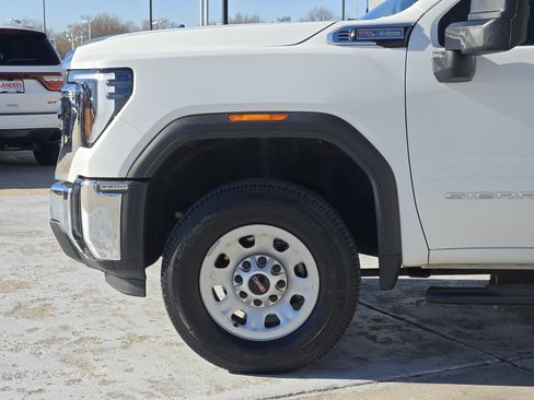 Used 2024 GMC Sierra 2500 Pro w/ Convenience Package image 9