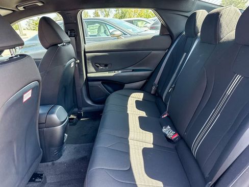 Used 2025 Hyundai Elantra SEL FWD image 22