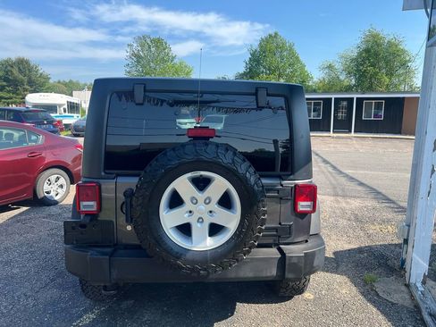 Used 2017 Jeep Wrangler Unlimited Sport w/ Quick Order Package 23S AWD/4WD image 3