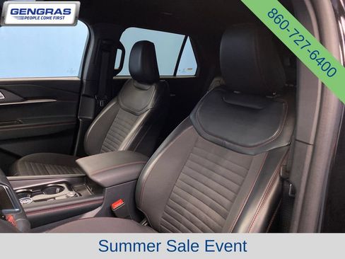 Used 2025 Ford Explorer ST-Line w/ ST-Line Street Pack AWD/4WD image 8