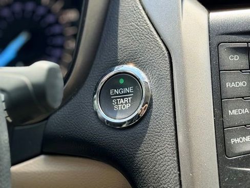 Used 2017 Ford Fusion SE FWD image 9