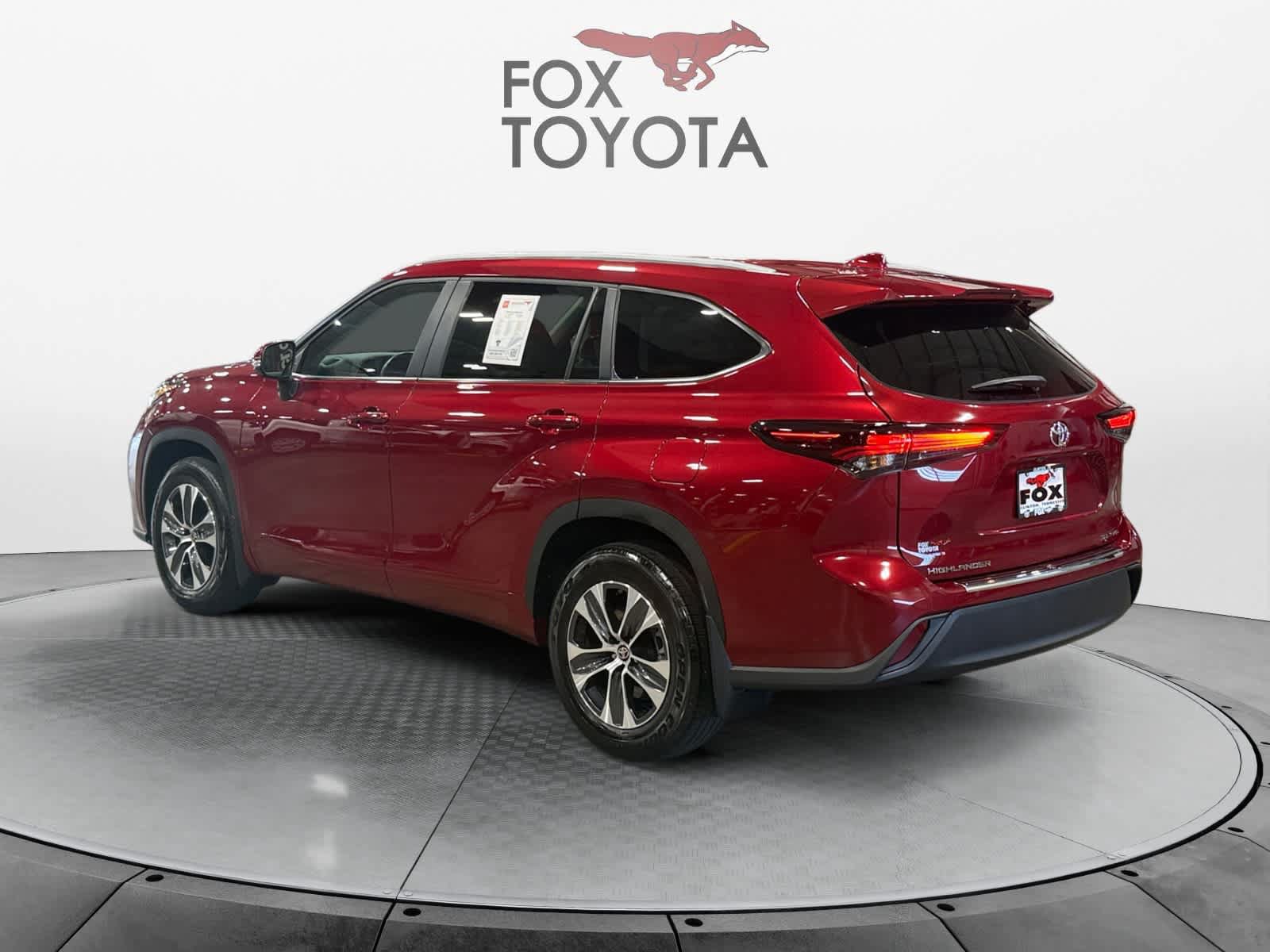 Used 2025 Toyota Highlander XLE AWD/4WD image 4