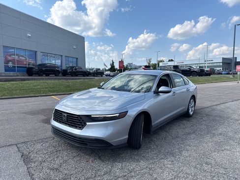 Used 2025 Honda Accord LX image 15
