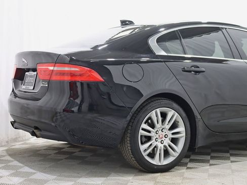 Used 2019 Jaguar XE Prestige image 9