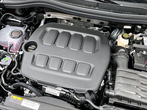 New 2026 Volkswagen Tiguan SE R-Line image 17