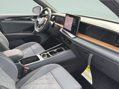 New 2026 Volkswagen Tiguan SEL R-Line AWD/4WD image 35