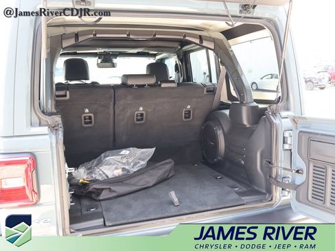 Used 2024 Jeep Wrangler Unlimited Sahara w/ Technology Group AWD/4WD image 14