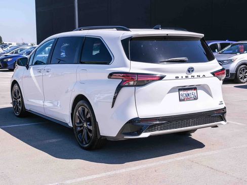 Certified 2023 Toyota Sienna XSE w/ XSE Plus Package FWD image 6