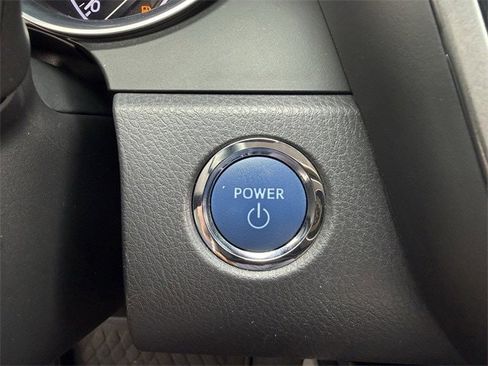 Used 2020 Toyota Camry XLE image 23