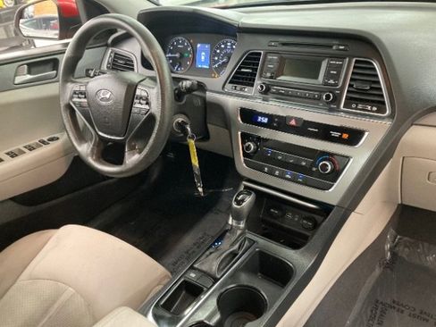 Used 2017 Hyundai Sonata SE image 16