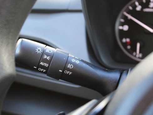 Certified 2025 Subaru Crosstrek 2.0i Premium image 30