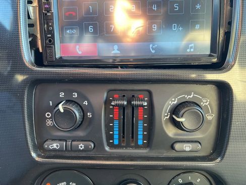 Used 2005 GMC Envoy SLE image 18