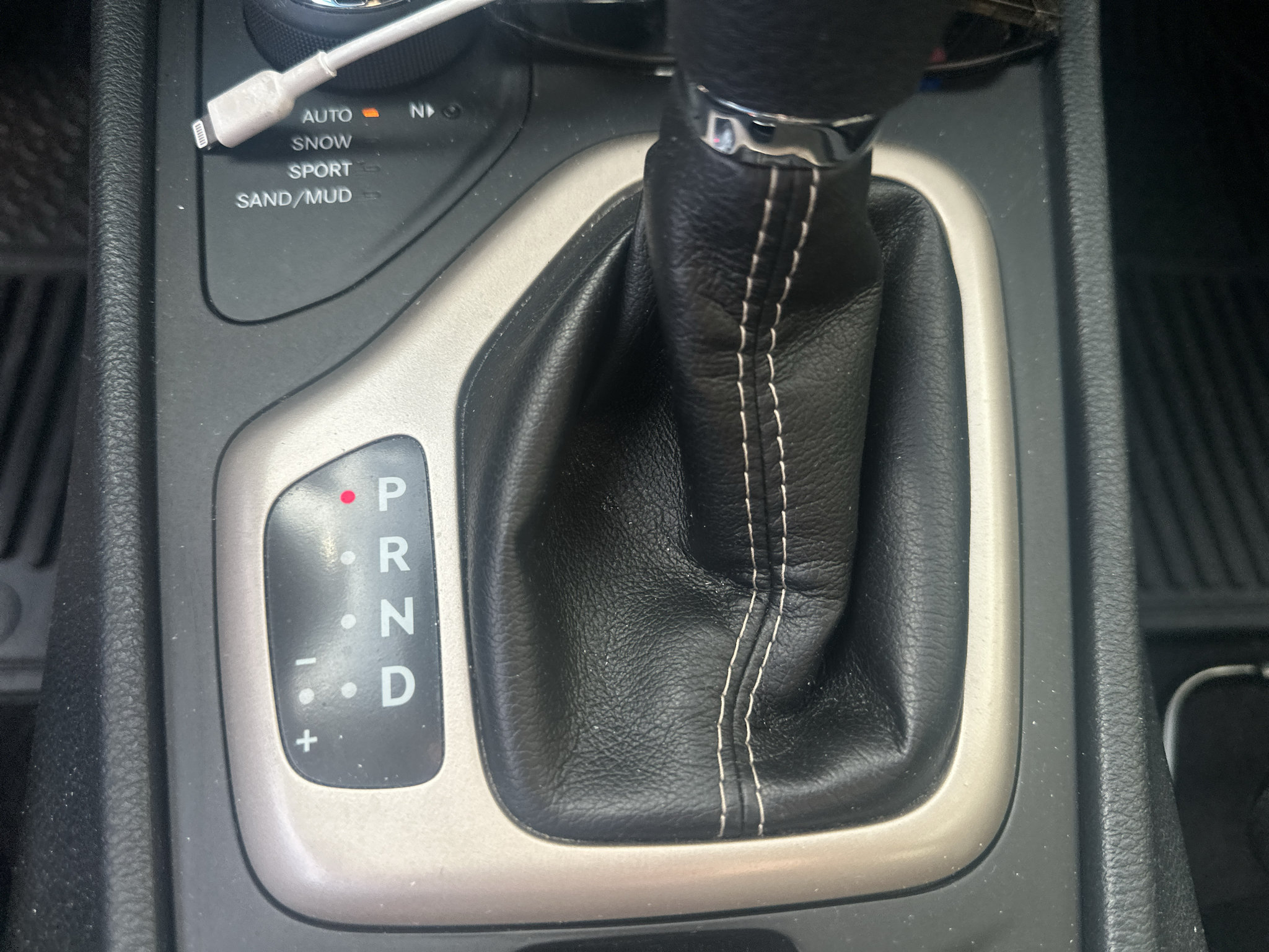 Used 2016 Jeep Cherokee Latitude w/ Safety/Convenience Group AWD/4WD image 7