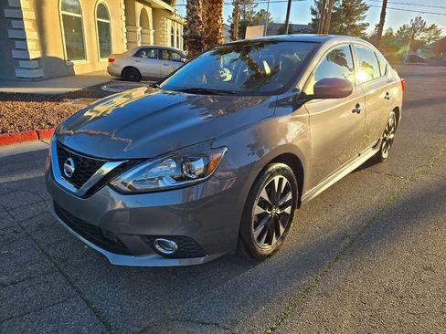 Used 2019 Nissan Sentra SR w/ Premium Package (SR) image 8