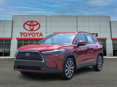 Used 2022 Toyota Corolla Cross XLE w/ Convenience Package FWD image 1