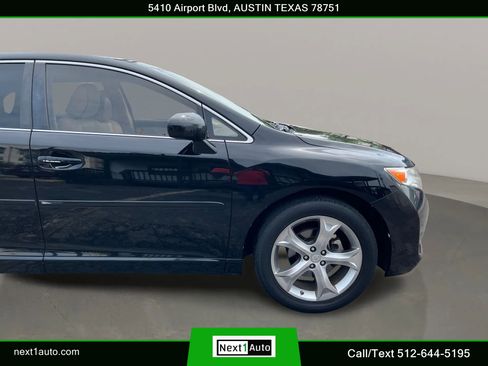 Used 2010 Toyota Venza FWD image 4