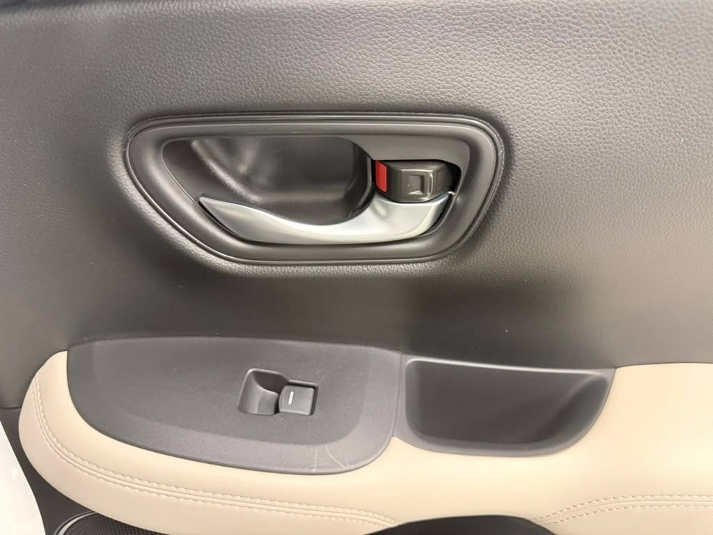 Certified 2025 Honda HR-V LX image 36