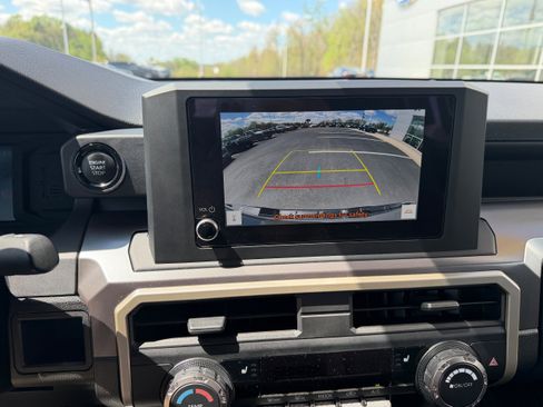 Used 2025 Toyota Tacoma SR5 AWD/4WD image 26