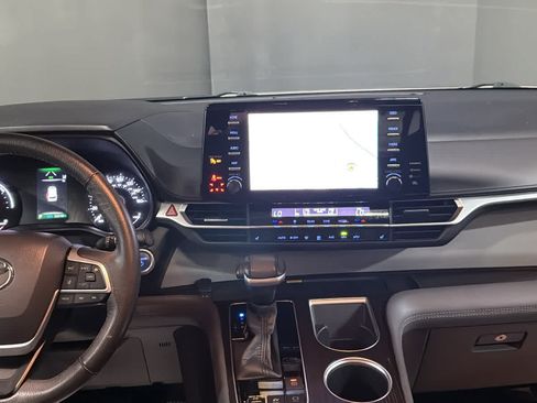Used 2021 Toyota Sienna XLE w/ XLE Plus Package AWD/4WD image 24