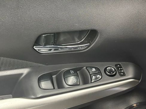 Used 2019 Nissan Kicks SV FWD image 13