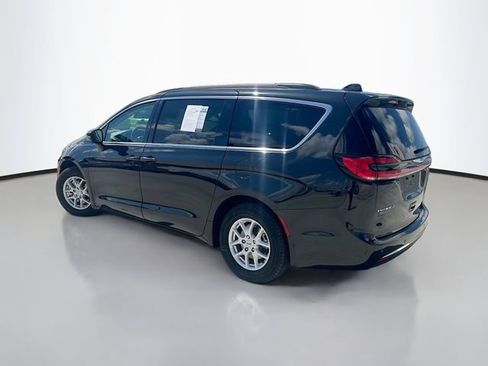 Used 2022 Chrysler Pacifica Touring-L FWD image 6