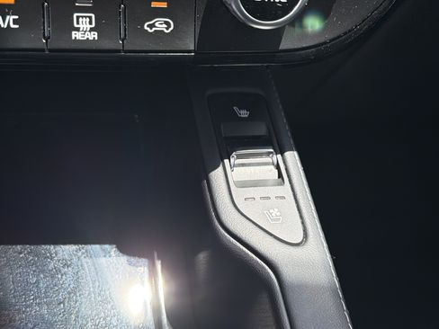 Used 2025 Kia Telluride SX w/ SX Captain's Chair Package FWD image 19
