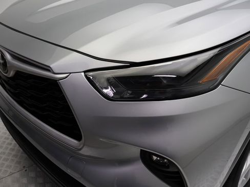 Certified 2024 Toyota Highlander LE image 3