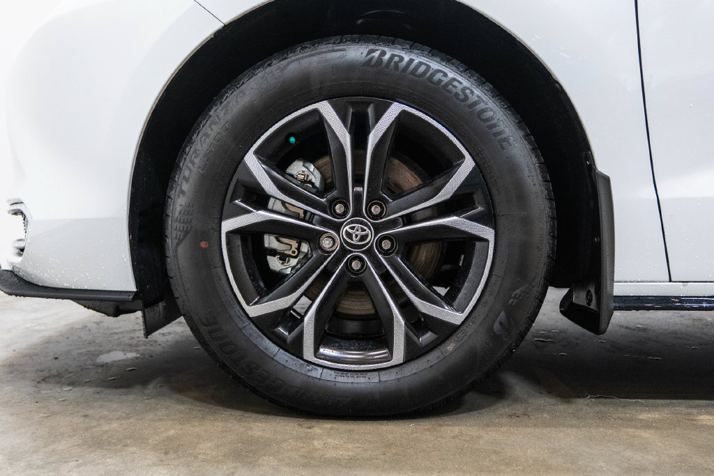 Certified 2026 Toyota Sienna Platinum AWD/4WD image 11