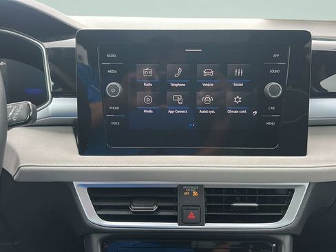 New 2026 Volkswagen Taos SE image 25