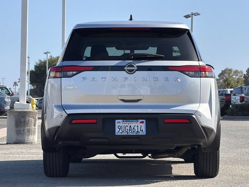 Used 2025 Nissan Pathfinder S FWD image 5