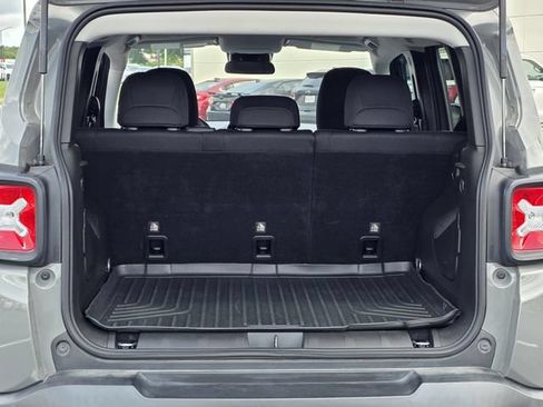 Used 2021 Jeep Renegade Latitude FWD image 28