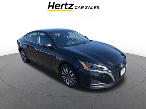 Used 2025 Nissan Altima 2.5 SV image 1