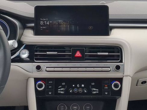 Certified 2025 Genesis G70 2.5T RWD image 23