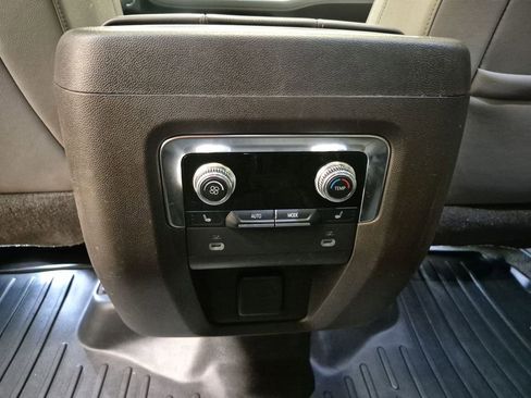 Used 2021 GMC Yukon SLT w/ SLT Premium Package image 22