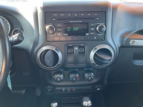 Used 2018 Jeep Wrangler Sport image 12