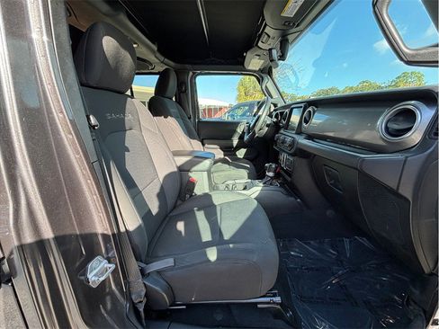 Used 2018 Jeep Wrangler Unlimited Sahara image 34