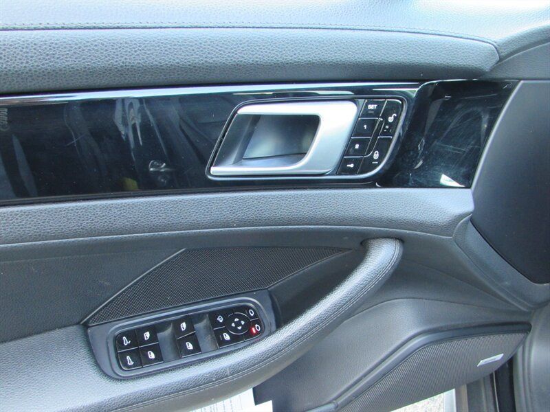 Used 2018 Porsche Panamera image 22