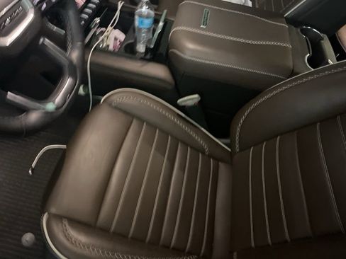 Used 2025 GMC Yukon XL Denali Ultimate image 3