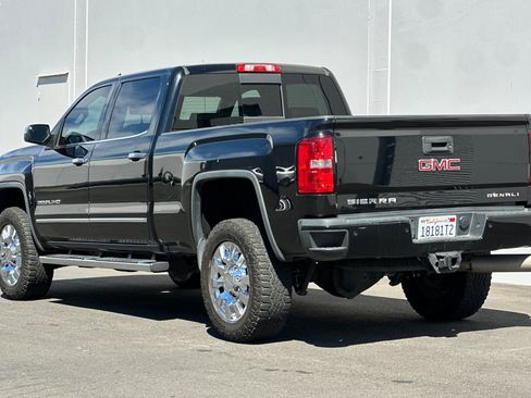 Used 2015 GMC Sierra 2500 Denali w/ Duramax Plus Package AWD/4WD image 6