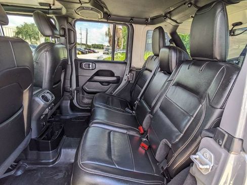 Used 2022 Jeep Wrangler Unlimited Sahara AWD/4WD image 14