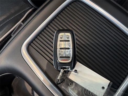 Used 2020 Chrysler Pacifica Limited w/ S Appearance Package image 37