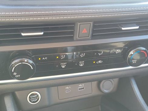 Used 2023 Nissan Rogue S image 28