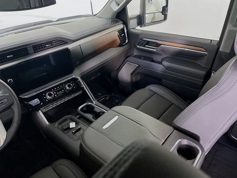 Certified 2025 GMC Sierra 2500 Denali image 22