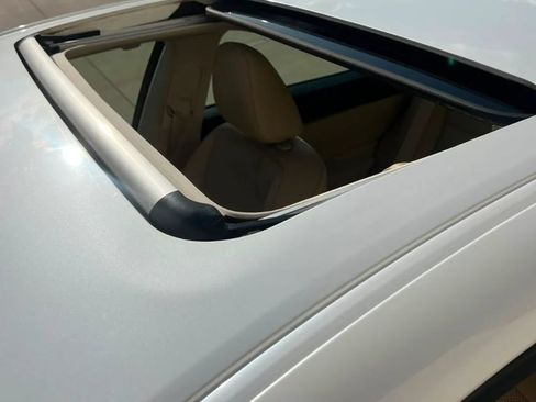 Used 2014 Lexus ES 350 w/ Luxury Package FWD image 35