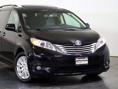 Used 2015 Toyota Sienna XLE image 6