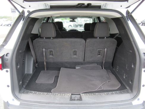 Used 2021 Chevrolet Traverse LS FWD image 32